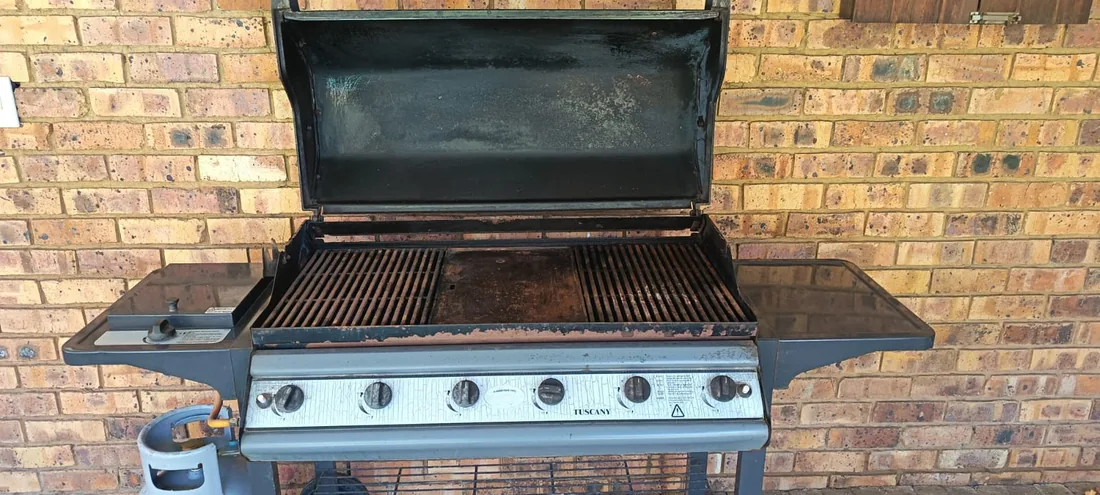 Technician providing gas stove repair service in Durban North